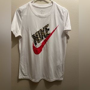 Women’s Nike Tshirt